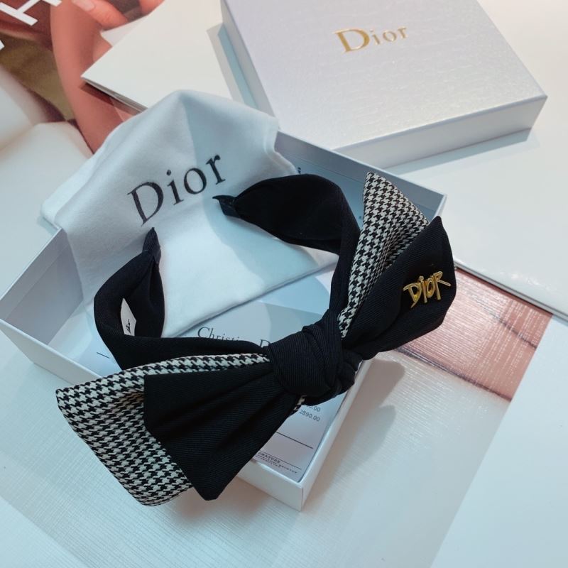 CHRISTIAN DIOR